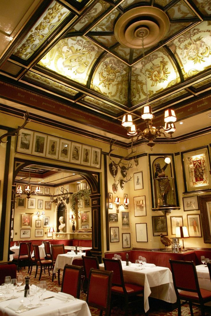 Elegant Cafe Design: Historic Ambiance with Sophisticated Decor for Cozy Dining Experiences