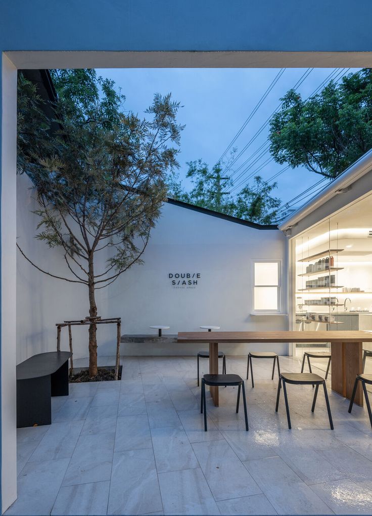 Inviting Cafe Design Blends Minimalism with Nature for a Harmonious Atmosphere