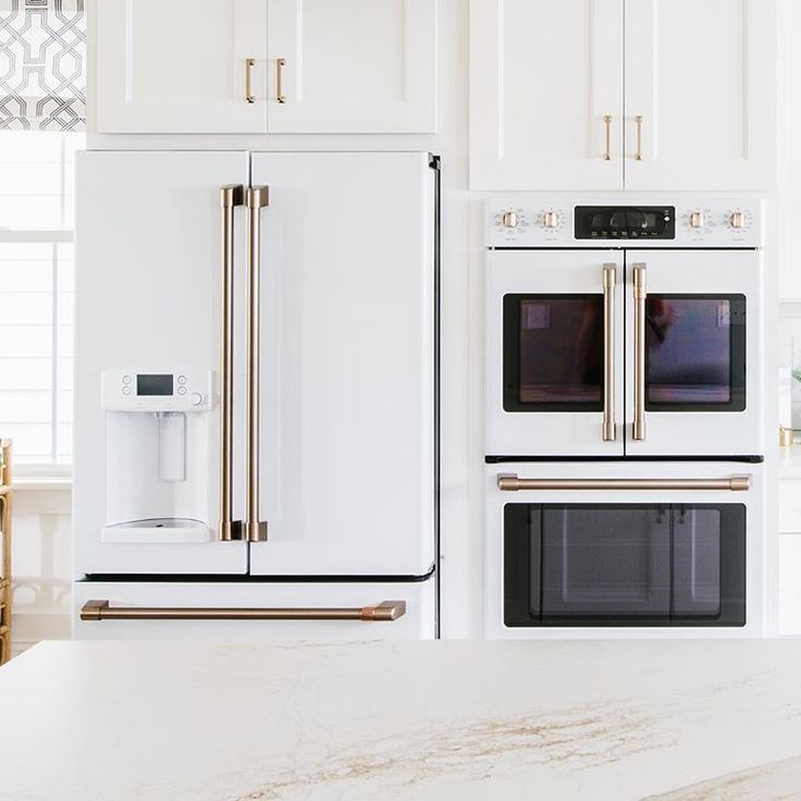 Elegant Modern Kitchen Design with Natural Light and Minimalist Aesthetics