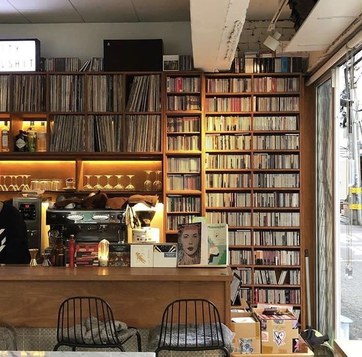 Cozy Cafe Blends Vinyl Vibes with Inviting Decor for Relaxation and Socializing