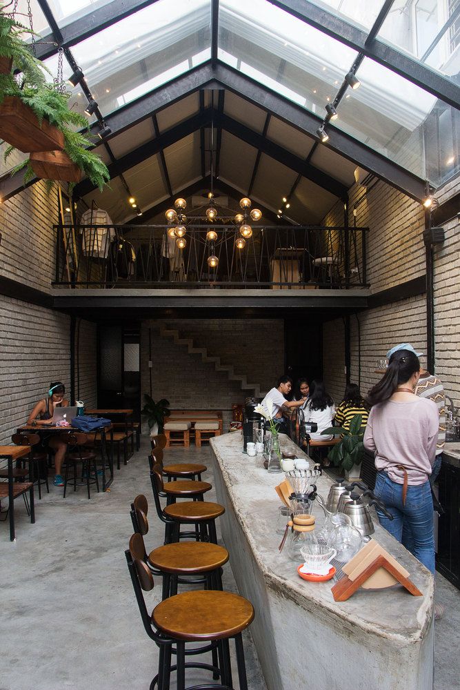 Cafe Design: Spacious, Rustic Charm with Natural Light and Inviting Ambiance