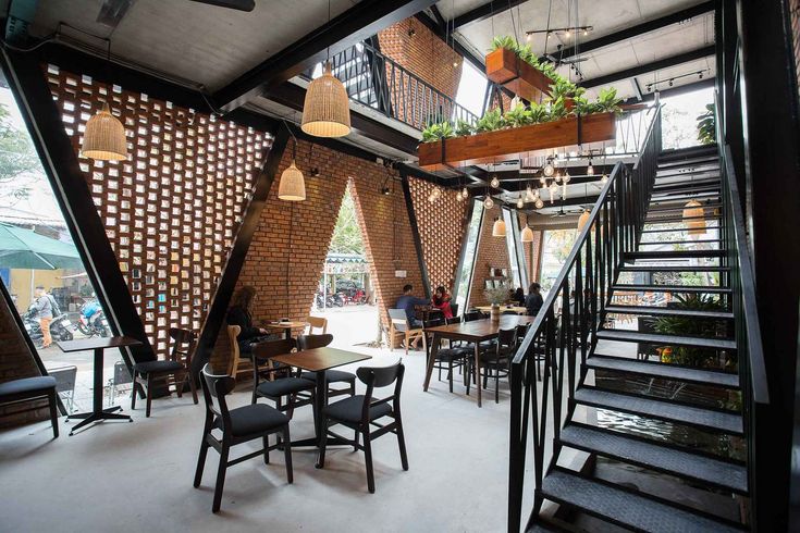 Innovative Cafe Design Blends Modern Aesthetics with Natural Elements for a Cozy Atmosphere