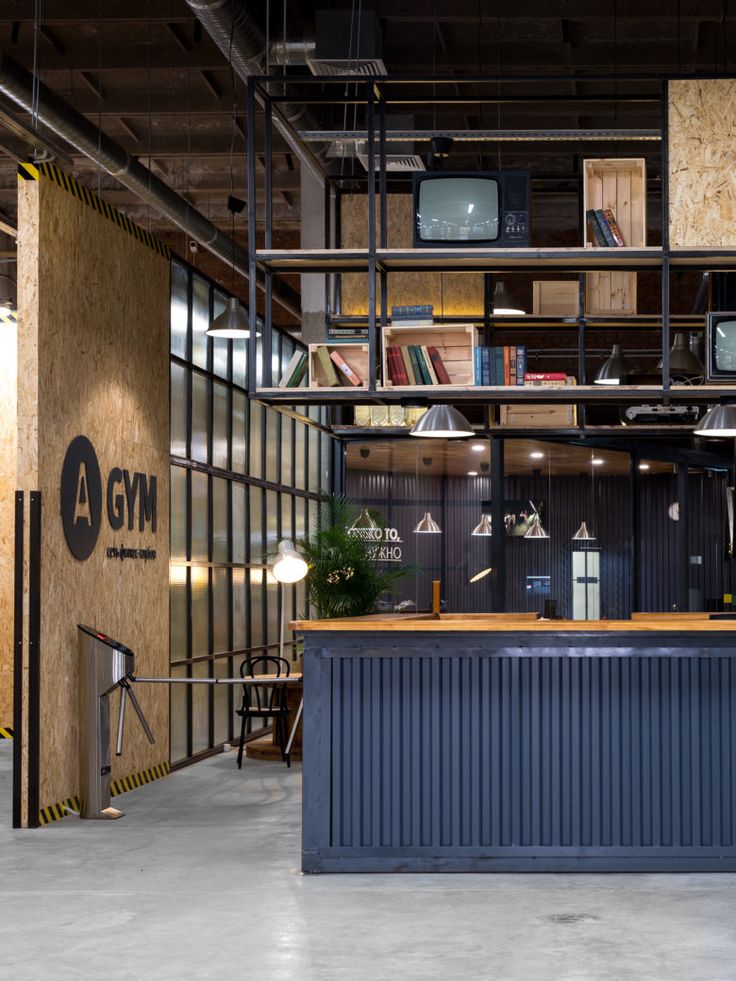 Modern Industrial Cafe Design: A Blend of Raw Materials and Inviting Atmosphere