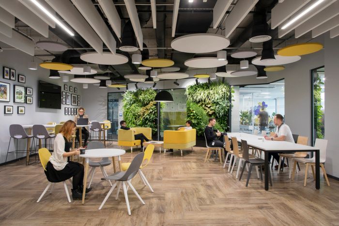 Modern Cafe Design: Combining Dynamic Seating, Lush Greenery, and Playful Acoustic Features for a Comfortable Atmosphere