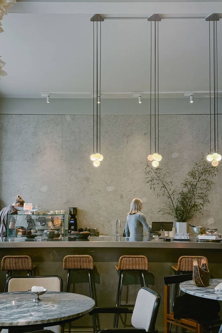 Contemporary Cafe: A Minimalist Oasis of Natural Materials and Inviting Ambiance