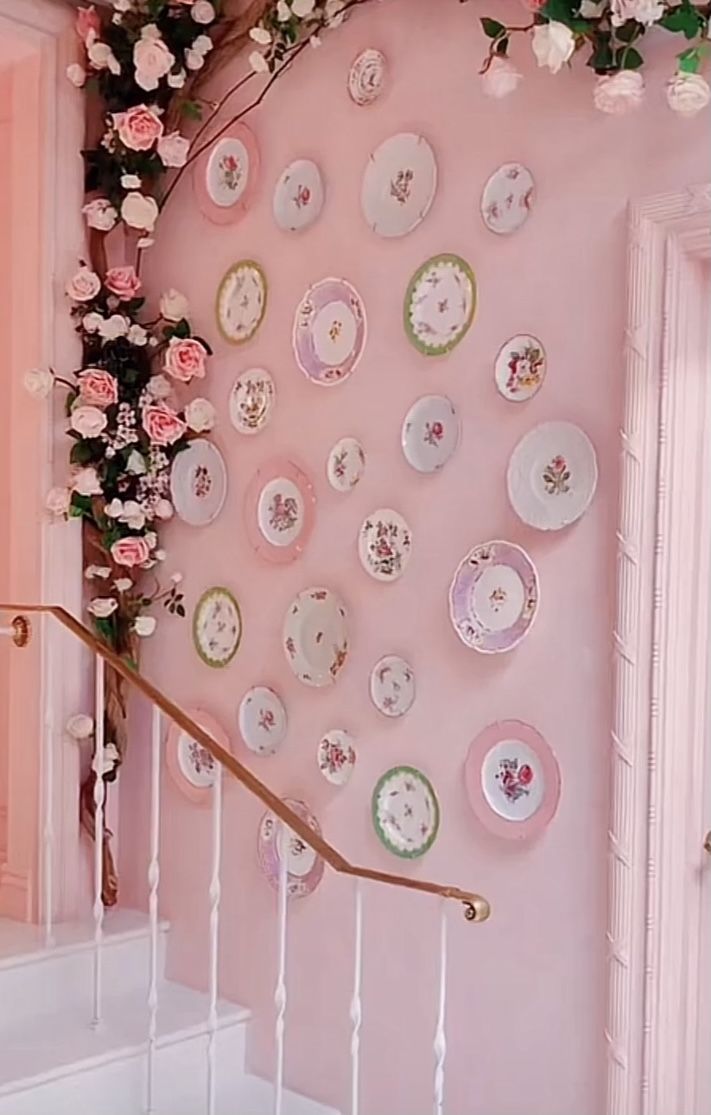 Charming Cafe Design: Whimsical Aesthetic with Vintage Plates and Romantic Accents