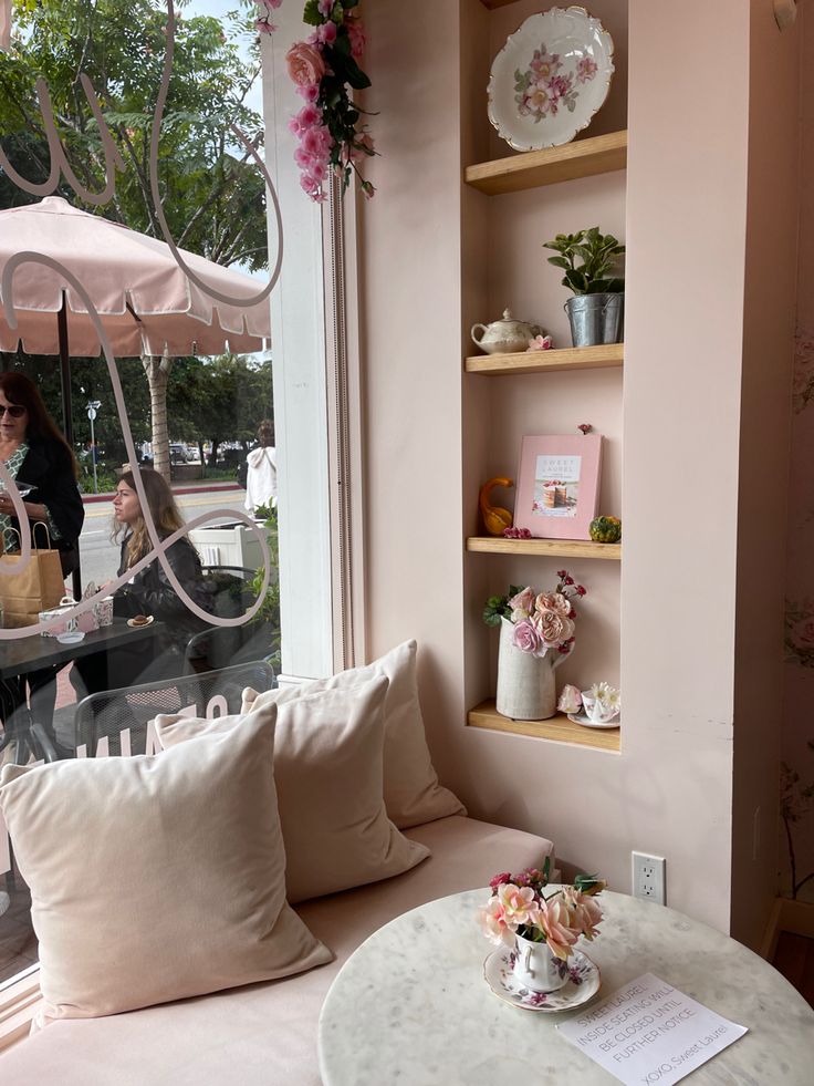 Charming Cafe: Cozy Vibes with Romantic Decor and Lively Ambiance