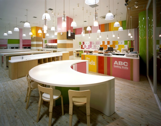 Vibrant Cafe Design: A Cheerful and Interactive Space with Modern Touches