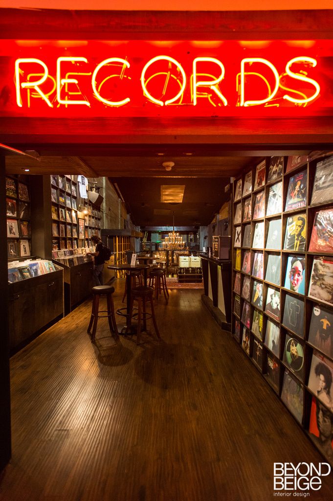 Cozy Cafe Merges Vintage Record Shop Vibe with Inviting Atmosphere for Relaxation and Socializing