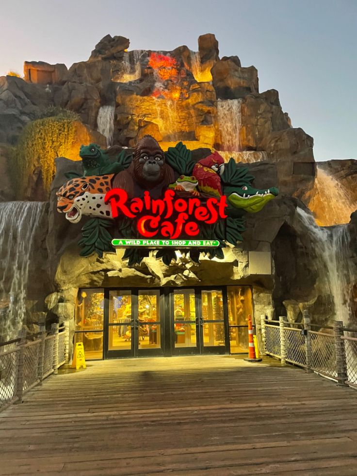 Immersive Rainforest Cafe Design Combines Vibrant Themes, Natural Ambiance, and Playful Sculptures