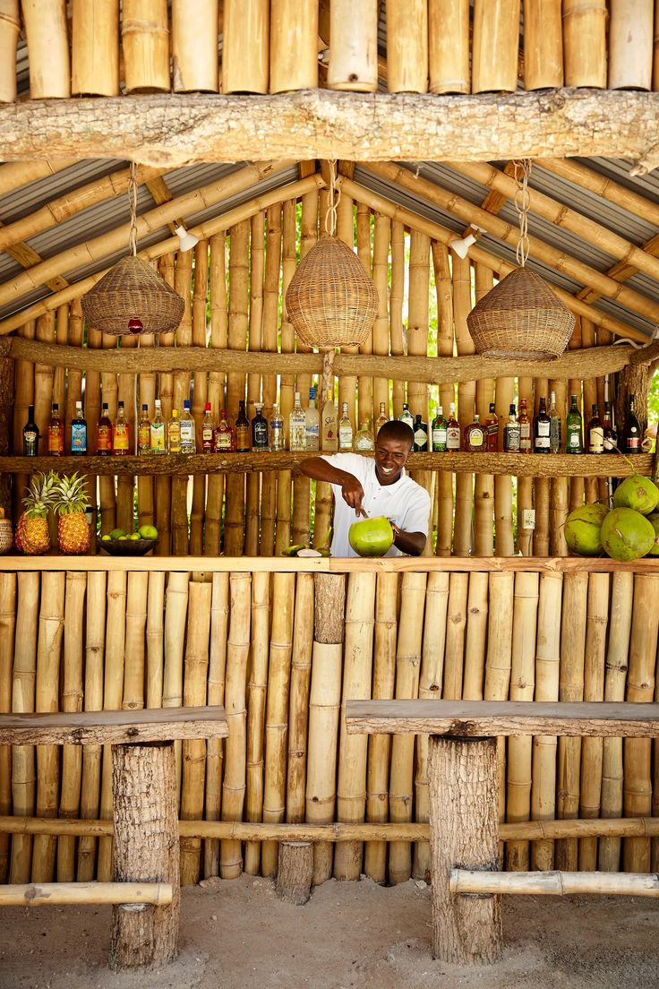 Rustic Tropical Cafe Design: Inviting Bamboo Structure and Natural Aesthetics