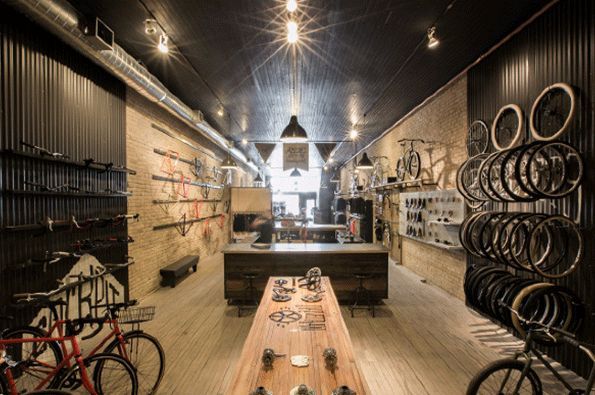 Modern Industrial Space with Warm Ambiance Invites Collaboration for Cycling Enthusiasts