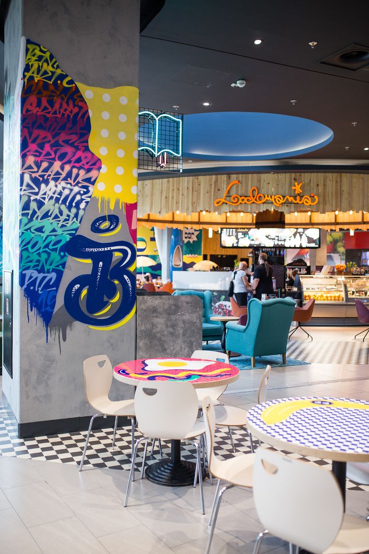 Vibrant Cafe Design Merges Artistic Flair with a Welcoming Atmosphere