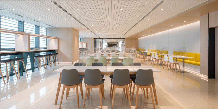 Modern Cafe Design: A Bright, Inviting Space with Minimalist Aesthetics and Cozy Vibes