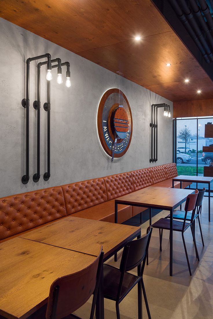 Modern Industrial Cafe Design: A Harmonious Blend of Textured Concrete, Leather, and Natural Light