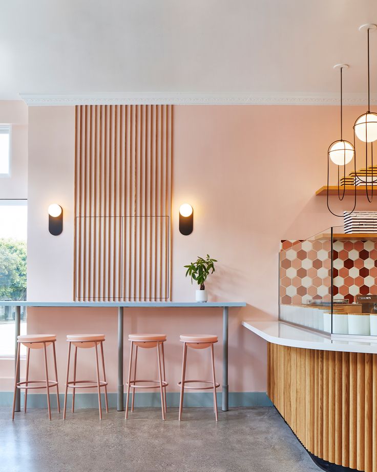 Harmonious Cafe Design: Modern Aesthetics with Warm Materials for Comfort and Style