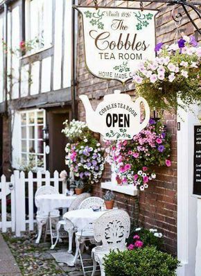 Charming Cafe: Rustic Ambiance with Beautiful Floral Touches and Idyllic Outdoor Seating